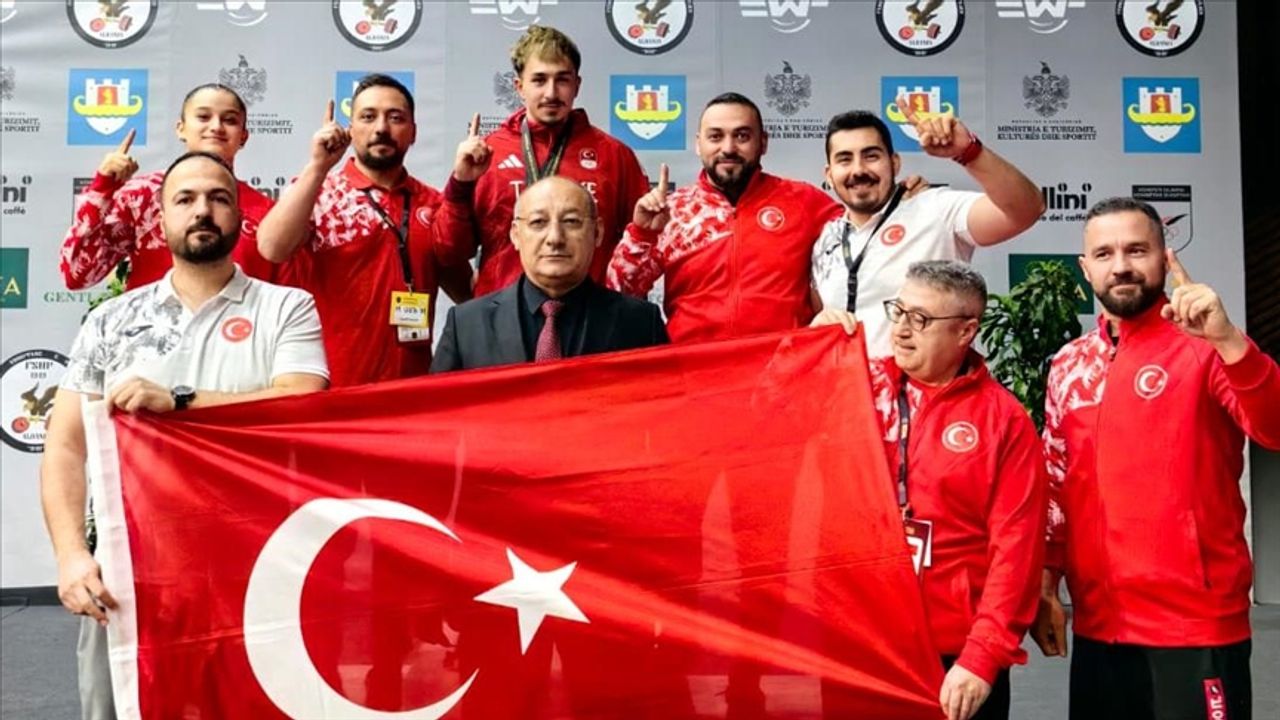 Türk Halterinin Gururu Yusuf Fehmi Genç’ten Avrupa Şampiyonluğu