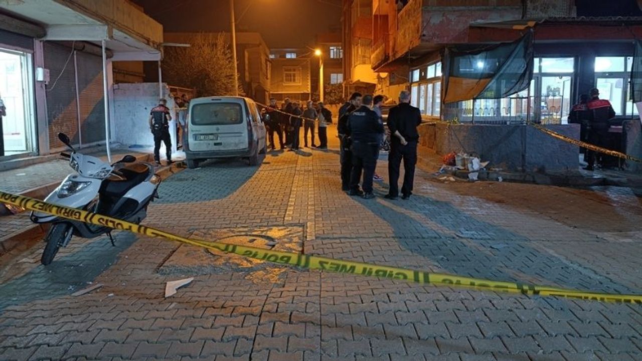 Adana Seyhan’da Berber Dükkanında Silahlı Kavga: 3'ü Ağır 7 Yaralı