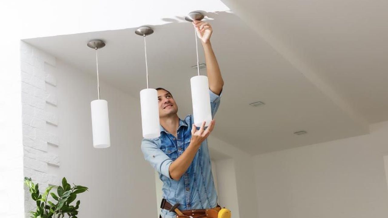 Avize Nasıl Takılır? Avize Takarken Dikkat Edilmesi Gerekenler