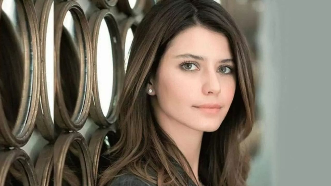 Beren Saat 12 Yıl Aradan Sonra Sinemaya mı Dönüyor?