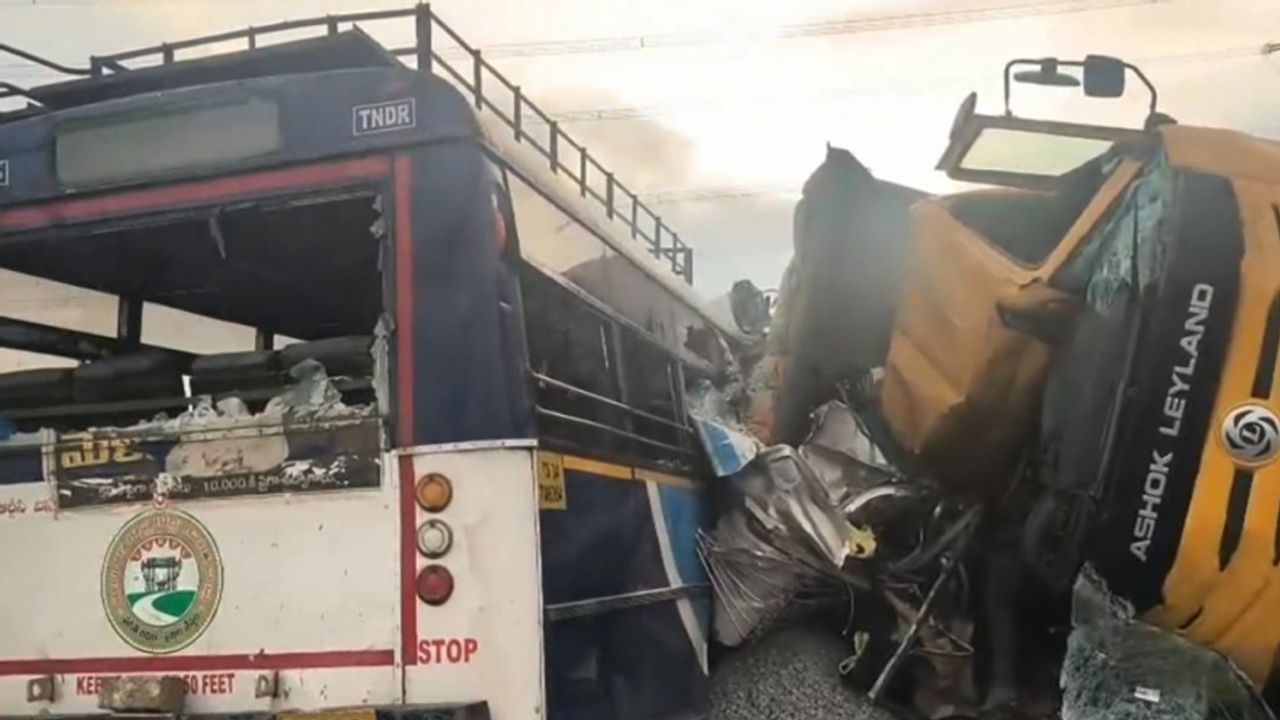 Hindistan’da Katliam Gibi Kaza: 20 Kişi Hayatını Kaybetti