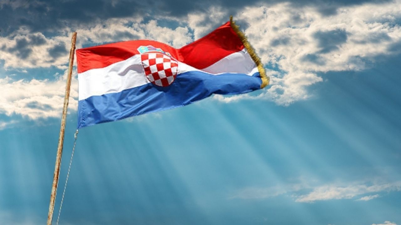 Hırvatistan’da Gökdelen Yangını: 100 İtfaiyeci Müdahale Etti