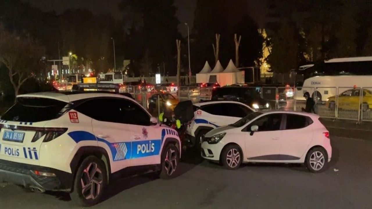 İstanbul’da Beşiktaşlı Taraftarlar Arasında Silahlı Kavga: 1 Yaralı