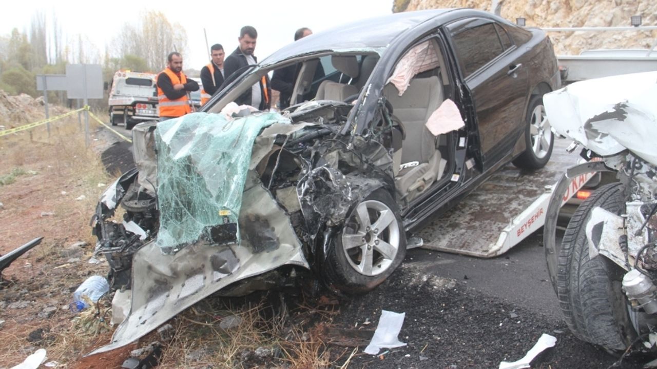 Konya Dehşet! İki Otomobil Çarpıştı: 52 Yaşındaki Kadın Öldü