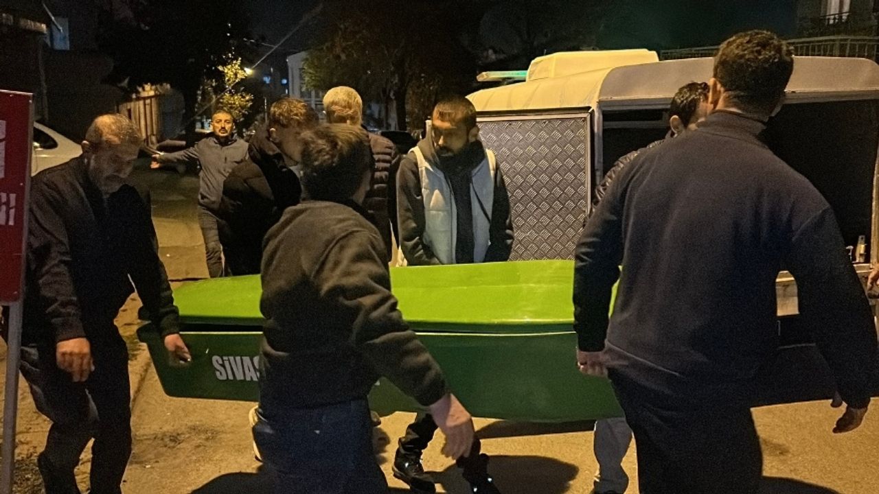 Sivas’ta Eşi Eve Dönmeyince Garaja İndi, Ölü Buldu