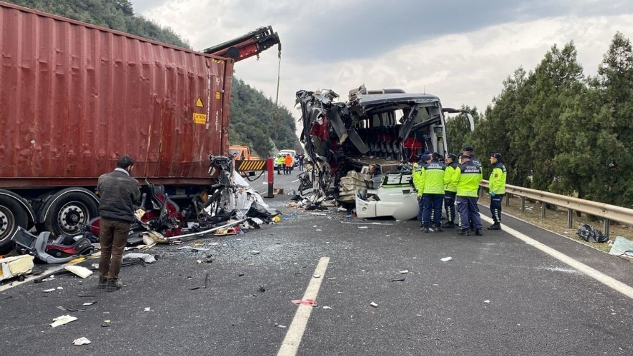 Adana–Gaziantep Otoyolunda Otobüs Kazası: 6 Ölü, 11 Yaralı