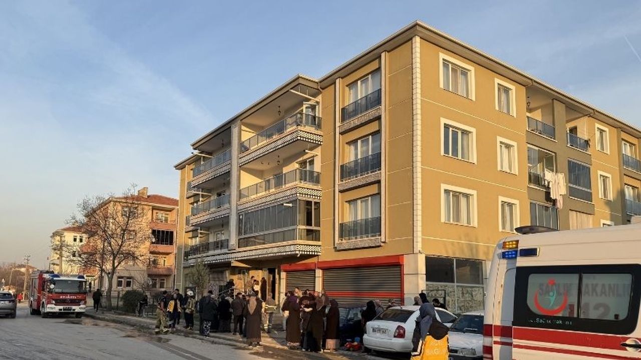 Ankara Çubuk’ta Ev Yangını: 1 Kişi Hastaneye Kaldırıldı