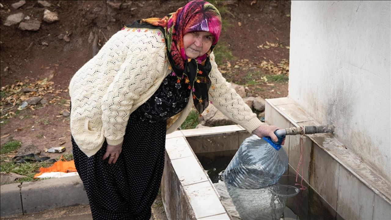 Ankara Sincan'da Su Krizi: Vatandaş Karda Kışta Sıraya Girdi!