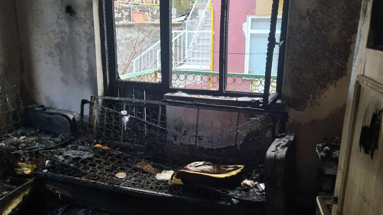 Beypazarı’nda Ev Yangını: Baba ve 2 Kızı Dumandan Etkilendi