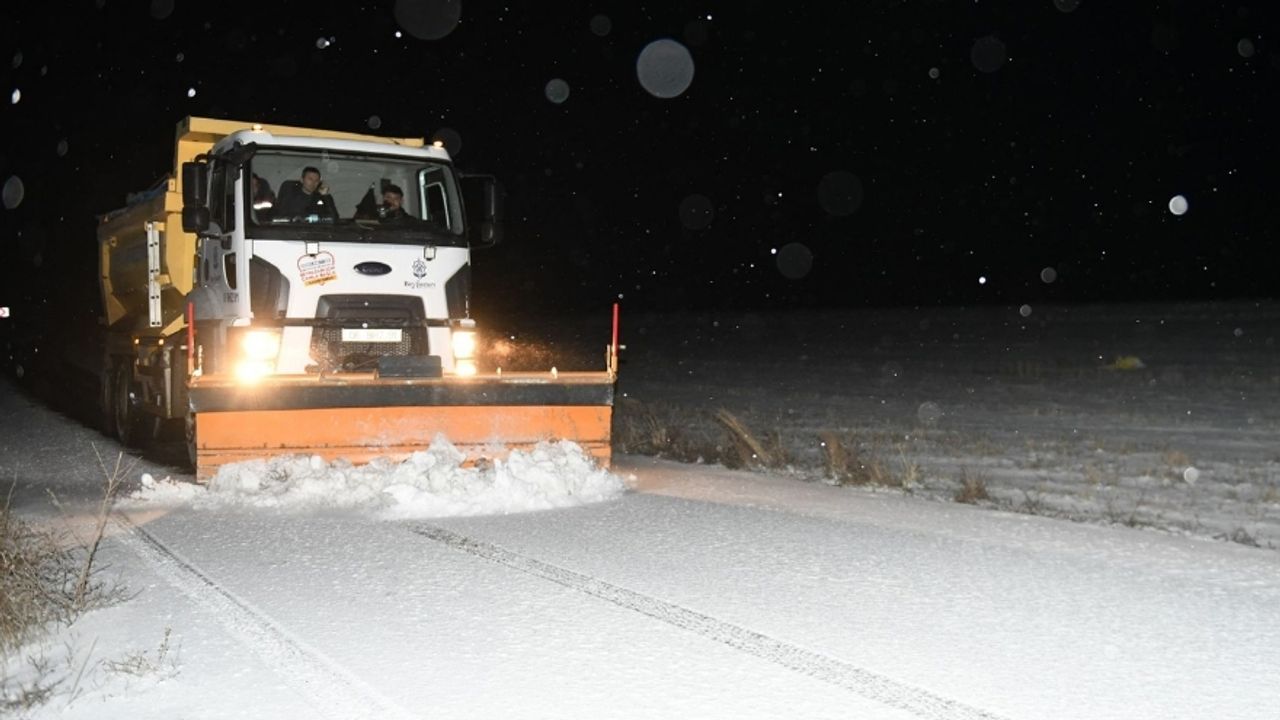 Beypazarı’nda Kar Alarmı: Belediye Ekipleri 7/24 Teyakkuzda