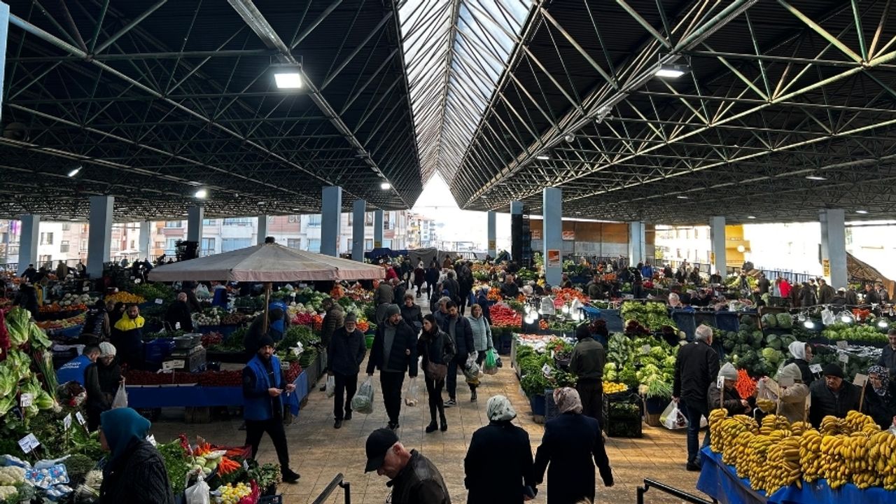 Dikmen Pazarında Bu Haftanın Sebze ve Meyve Fiyatları (17 Aralık 2025)