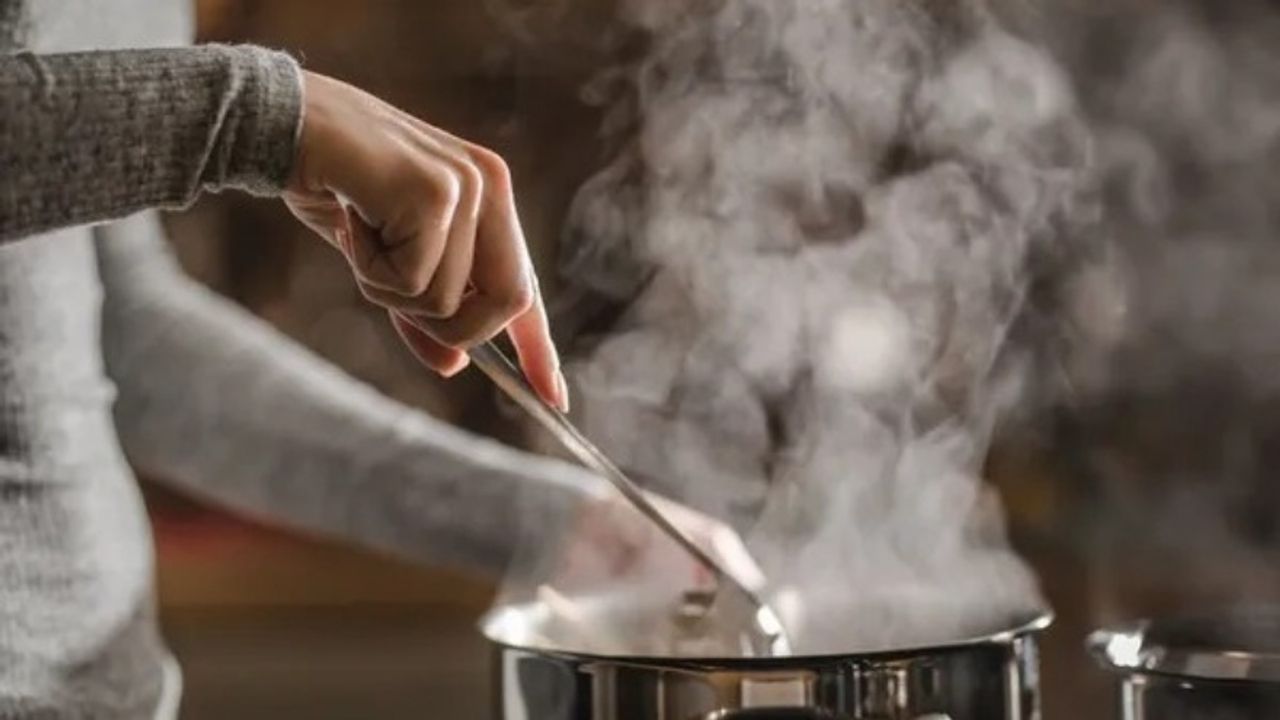 Kaynayan Yemeğin Taşmasını Engelleyen Yöntemler Nelerdir?