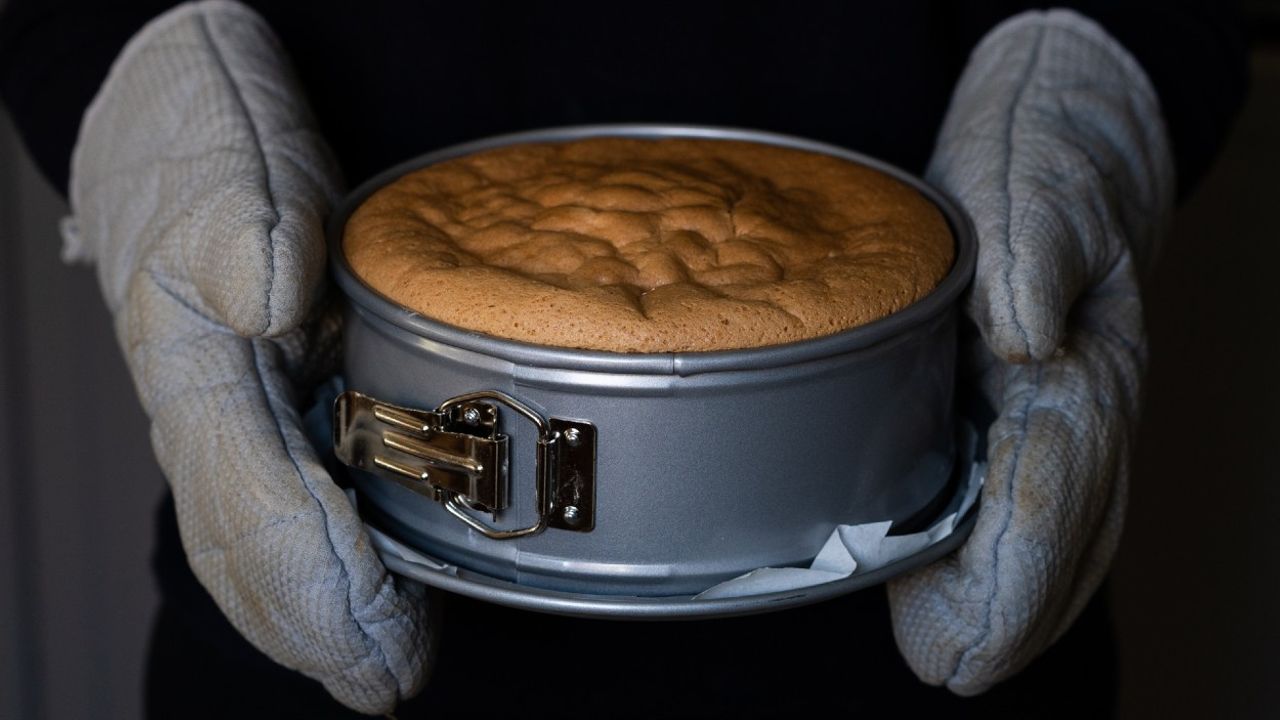 Kelepçeli Kek Kalıbı Nasıl Kullanılır? Doğru Kullanım Rehberi