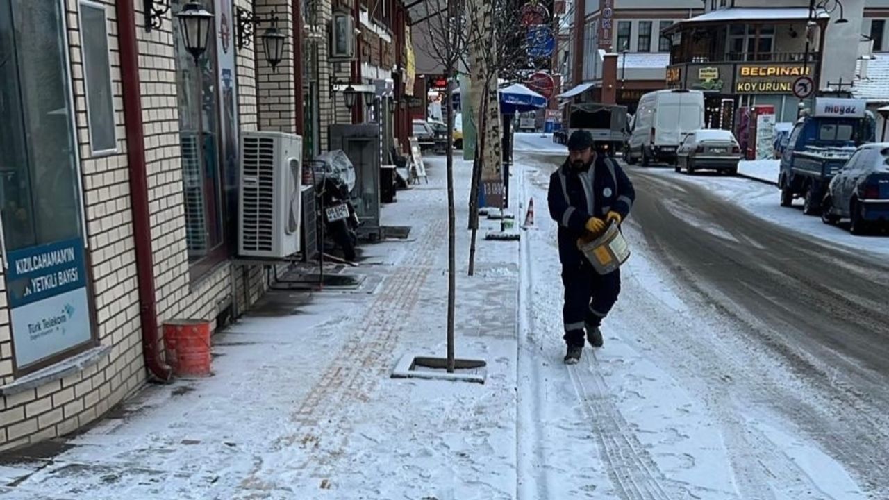 Kızılcahamam’a Kar Yağdı: Ekipler Sahaya İndi