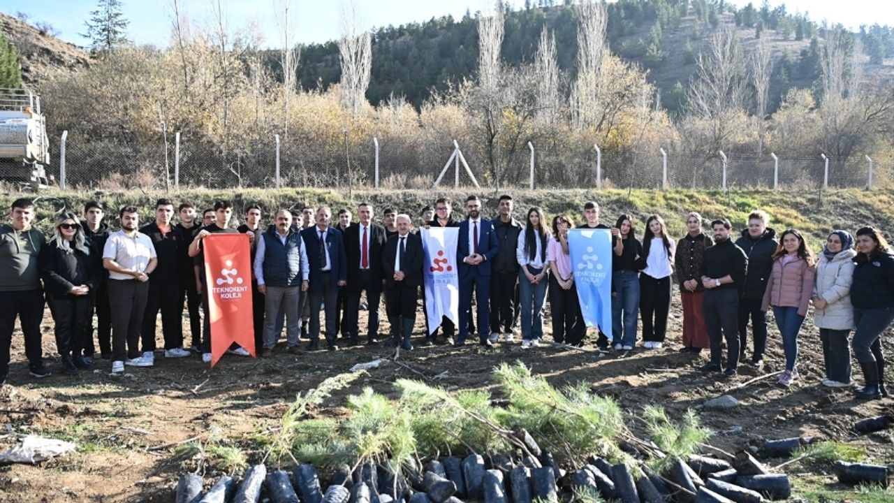 Mamak’ta Öğrenciler Sürdürülebilir Çevre için Fidan Dikti