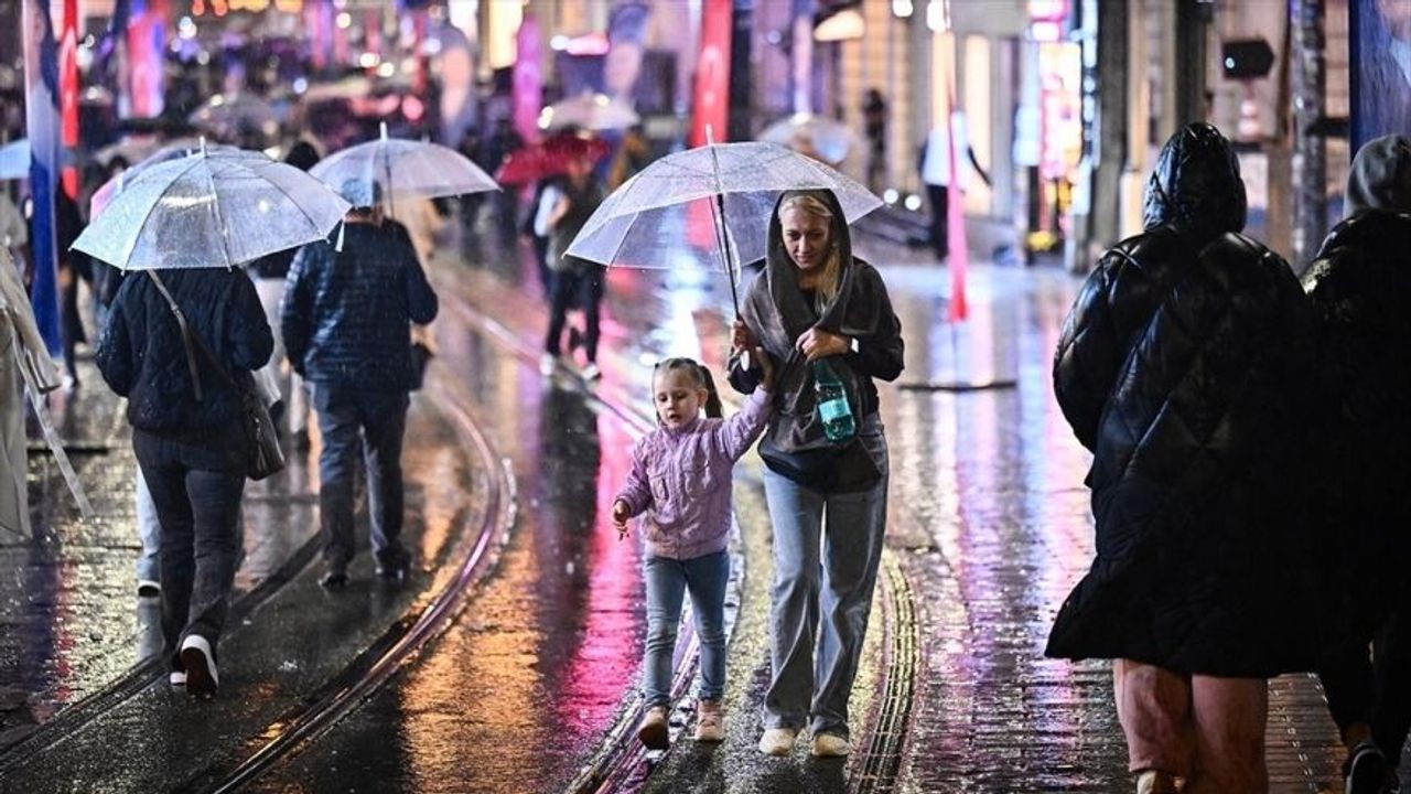 Yurt Genelinde Hafta Sonu Yağışlı Geçecek: Derece Düşüyor
