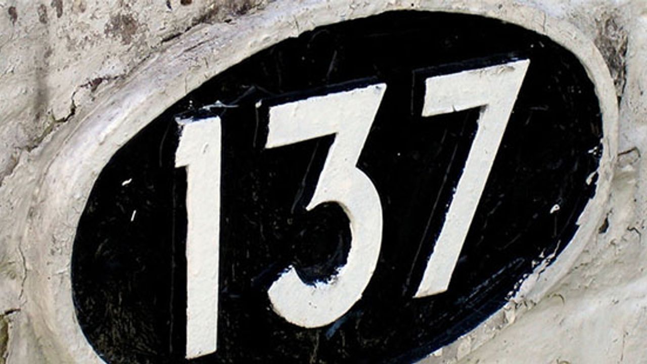 Fiziğin Çözülemeyen Bilmecesi 137 Sayısının Gizemi Nedir?