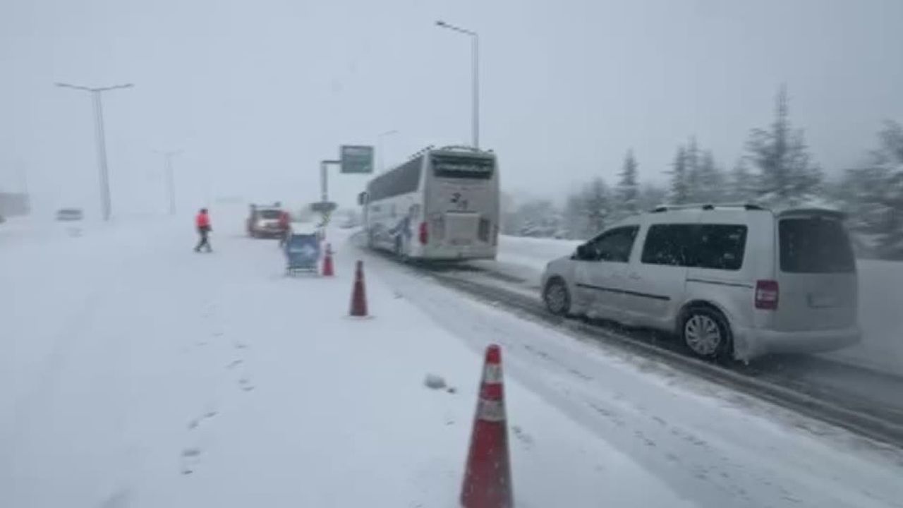 Ankara’dan İstanbul’a Gidecekler Dikkat: Bolu Geçişinde Ulaşım Durdu
