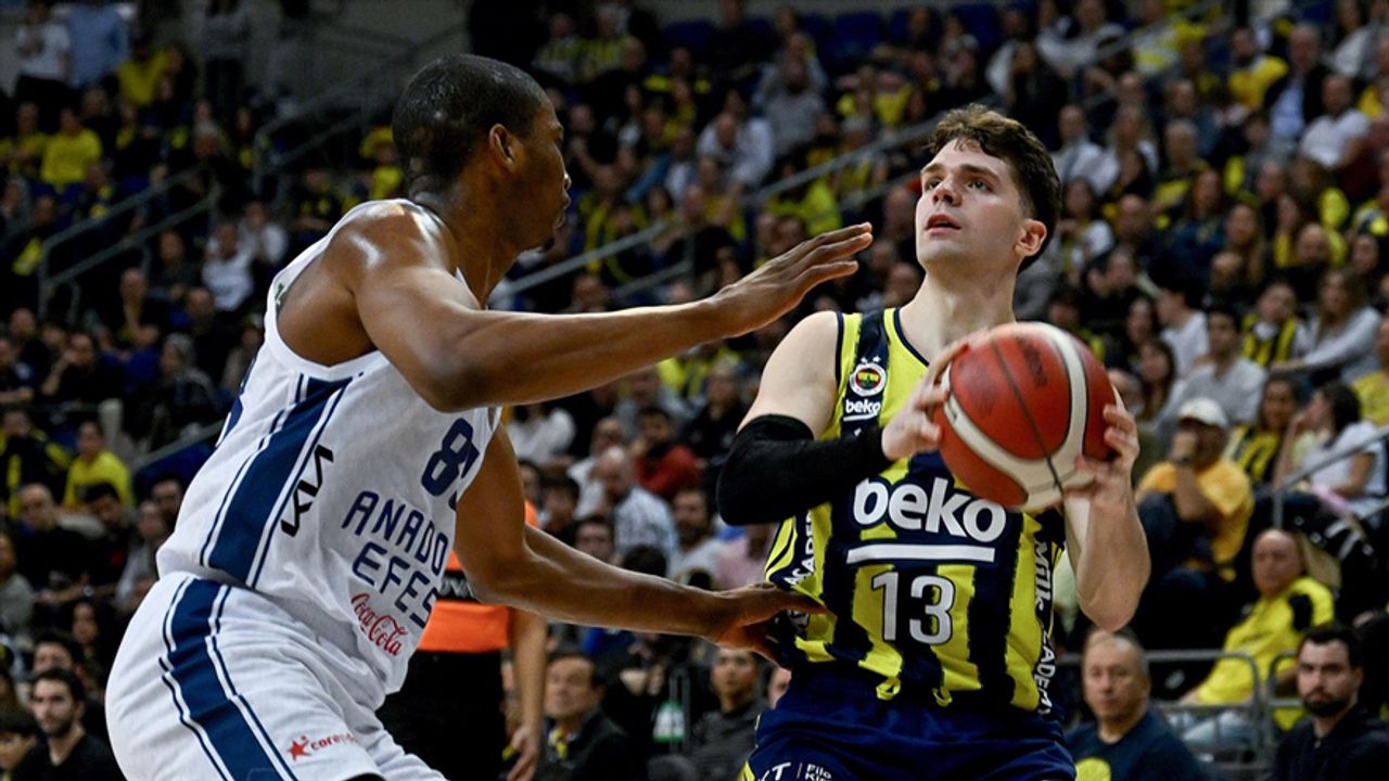 Fenerbahçe Beko, Anadolu Efes’i Konuk Ediyor: İstanbul’da Türk Derbisi Heyecanı