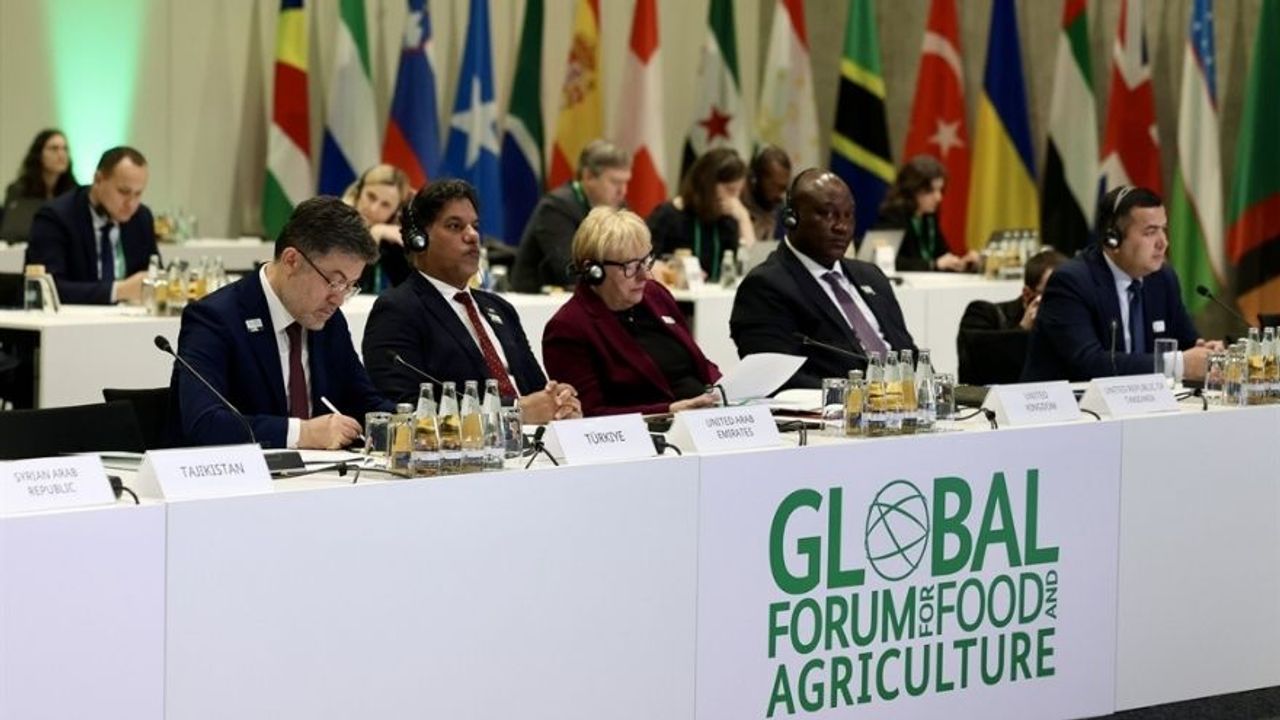 Bakanlar Berlin’deki Zirvede Buluştu: Bakan Yumaklı’dan Kritik Su Uyarısı