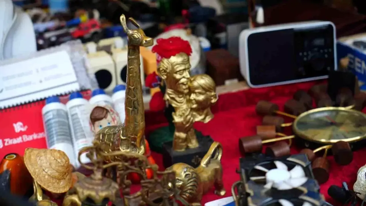 Ulus Bit Pazarı, Ankara’da Antika ve İkinci El Eşya Meraklılarını Ağırlıyor