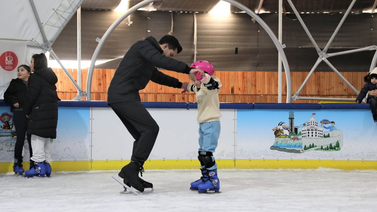 Sömestrda Eğlencenin Tek Adresi Ahmet Çalık Buz Pateni Pisti