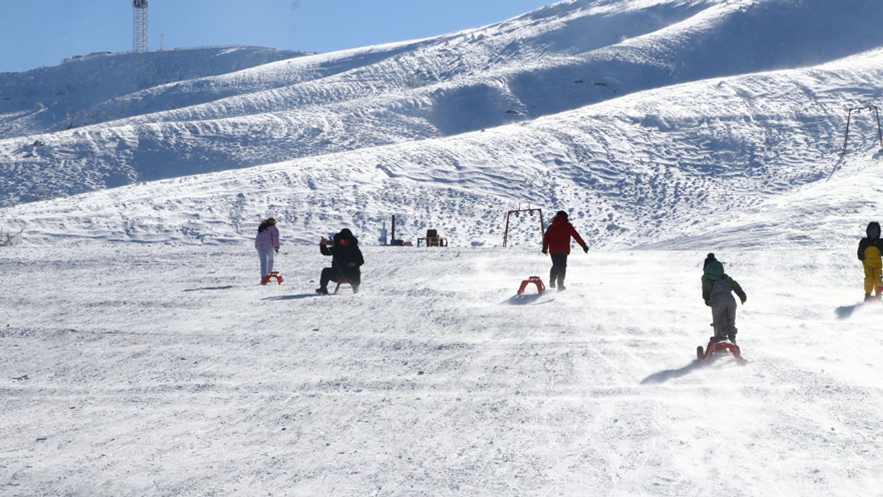 Elmadağ Beyaza Büründü: Kayak Sezonu Hareketlendi