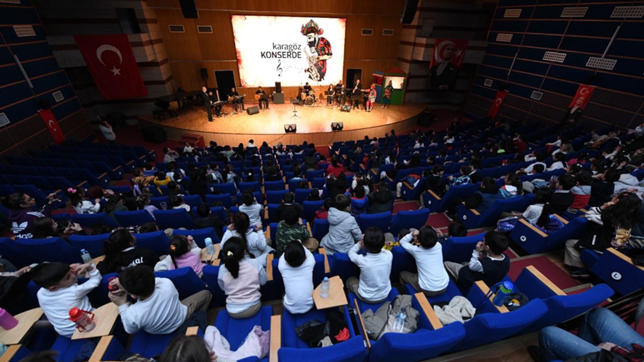 Karagöz ve Hacivat Ankara’da Müzikle Sahneye Taşındı