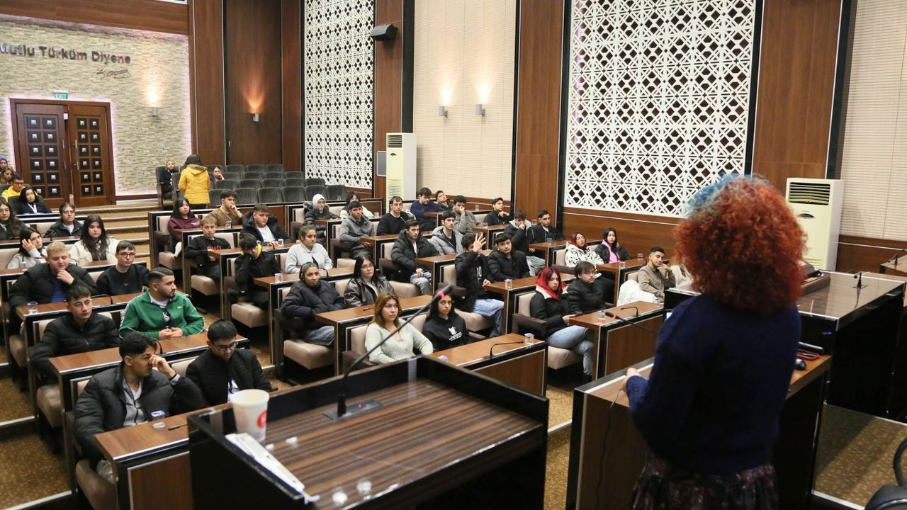 Keçiören’de Stajyerler Hayata Hazırlanıyor