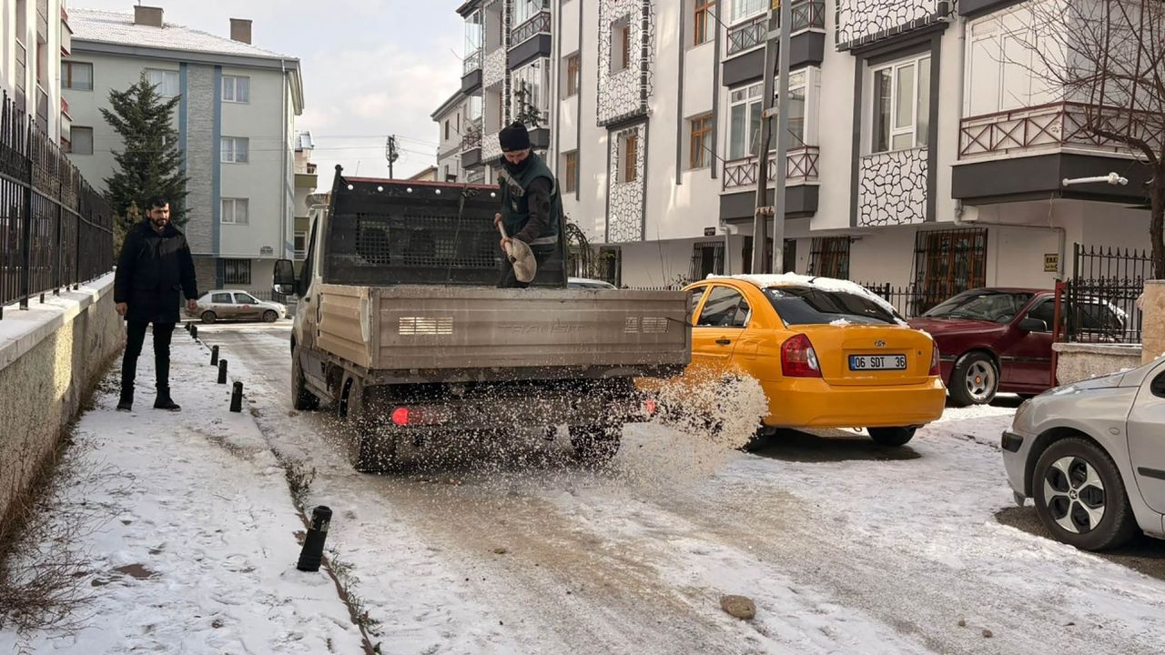 Ankara Keçiören'de Kar Mesaisi: 400 Personel Teyakkuzda!