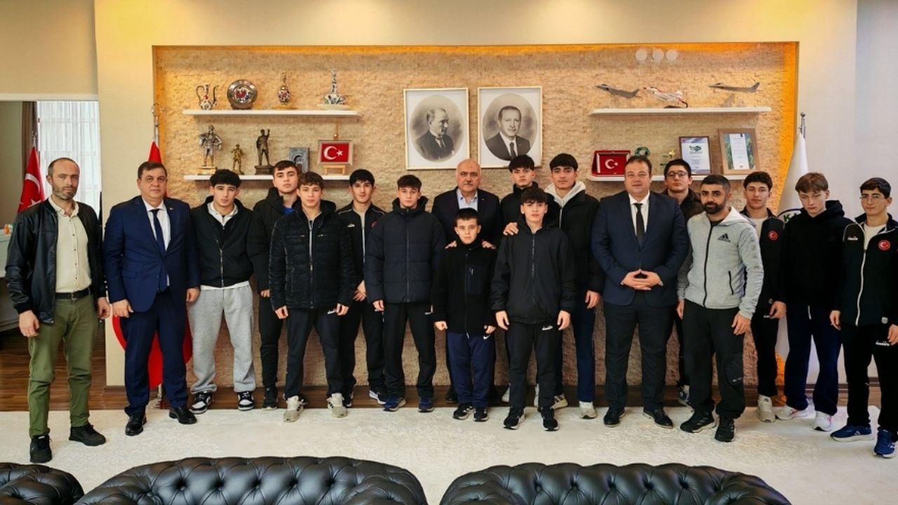 Kızılcahamam Belediye Başkanı Acar, Şampiyon Sporcuları Ağırladı