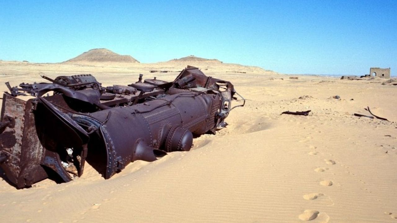 Osmanlı’ya Ait Tren Neden 109 Yıldır Çölün Ortasında?