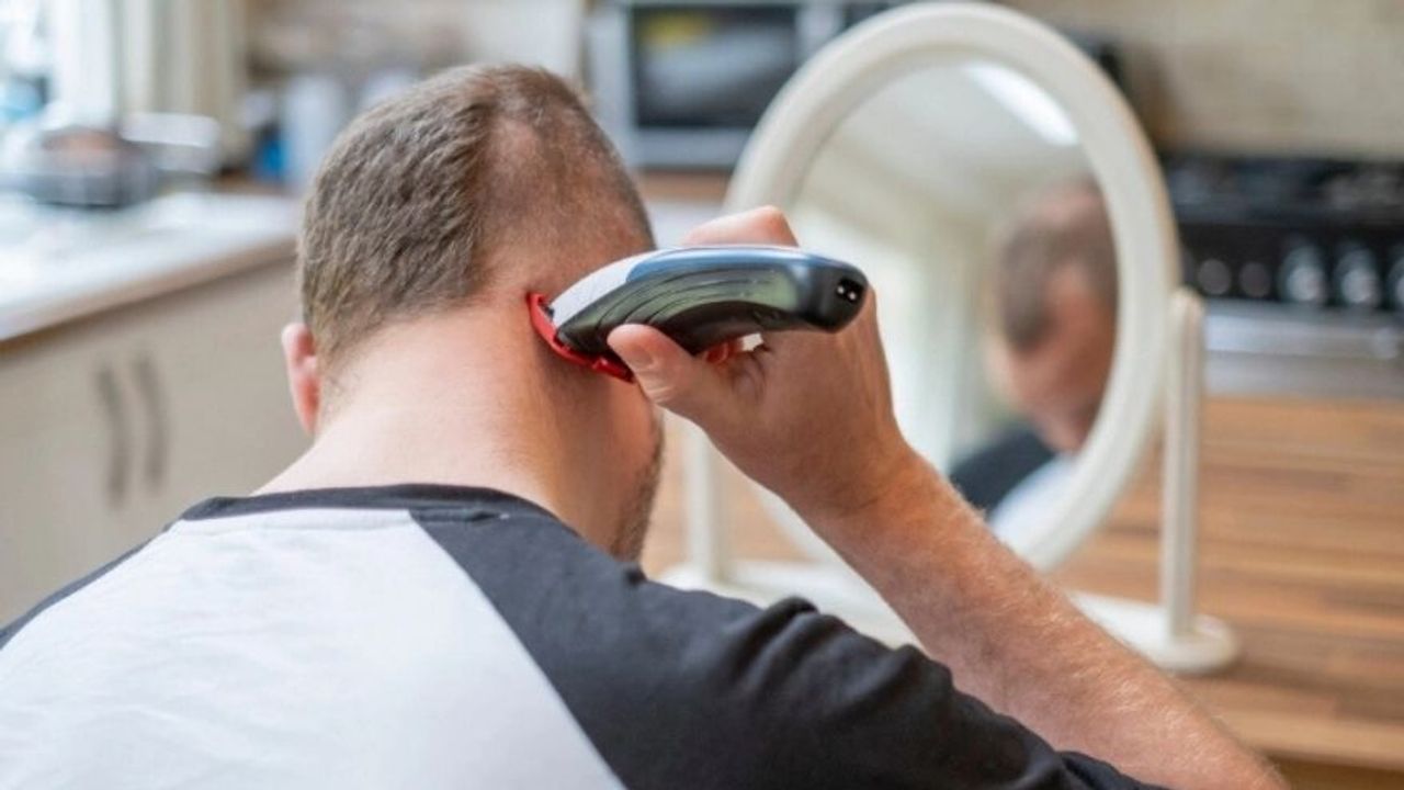 Saç Kazıtmak Saçı Gürleştirir mi? Saç Kazıtmanın 5 Faydası