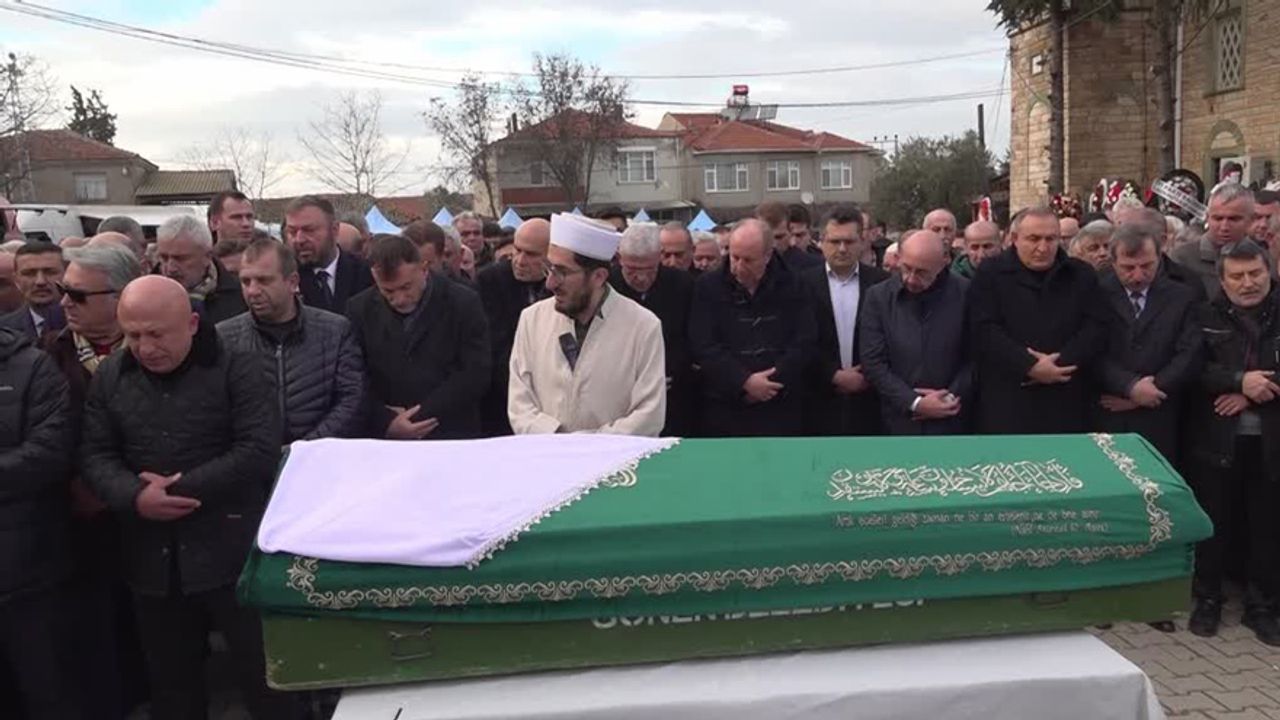 Turhan Çömez, Annesi İkbal Çömez’i Son Yolculuğuna Uğurladı