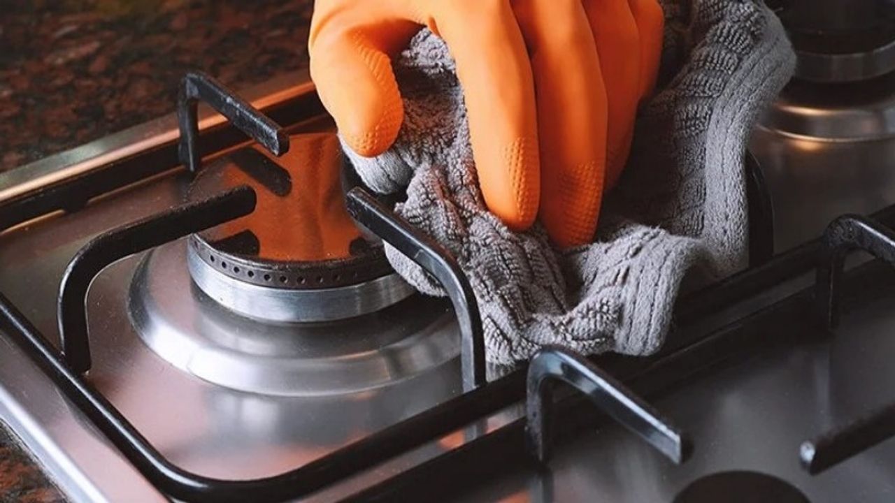 Yağlanmış Ocak Demirleri Nasıl Temizlenir?