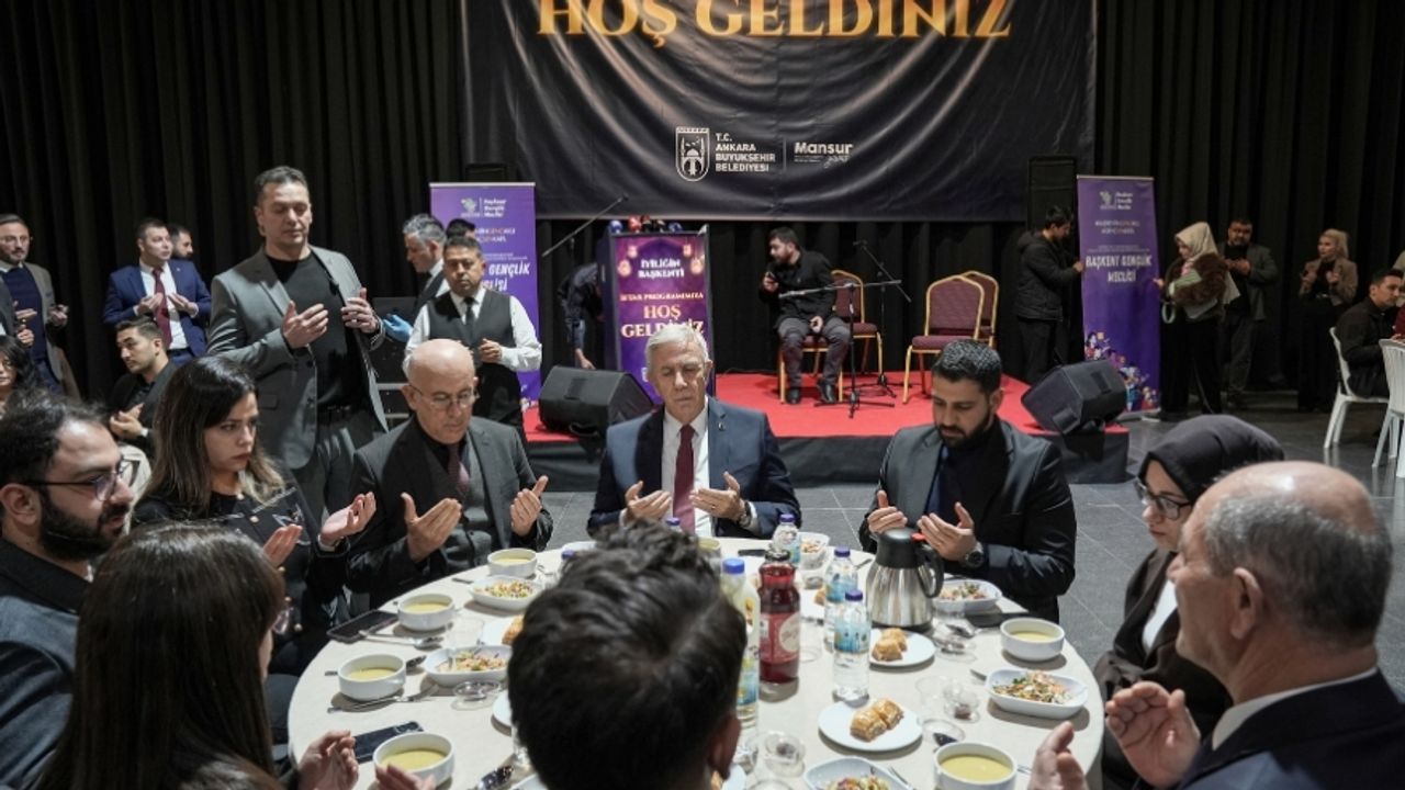 Mansur Yavaş İlk İftarı Gençlerle Açtı, Ortak Akıl Mesajı Verdi