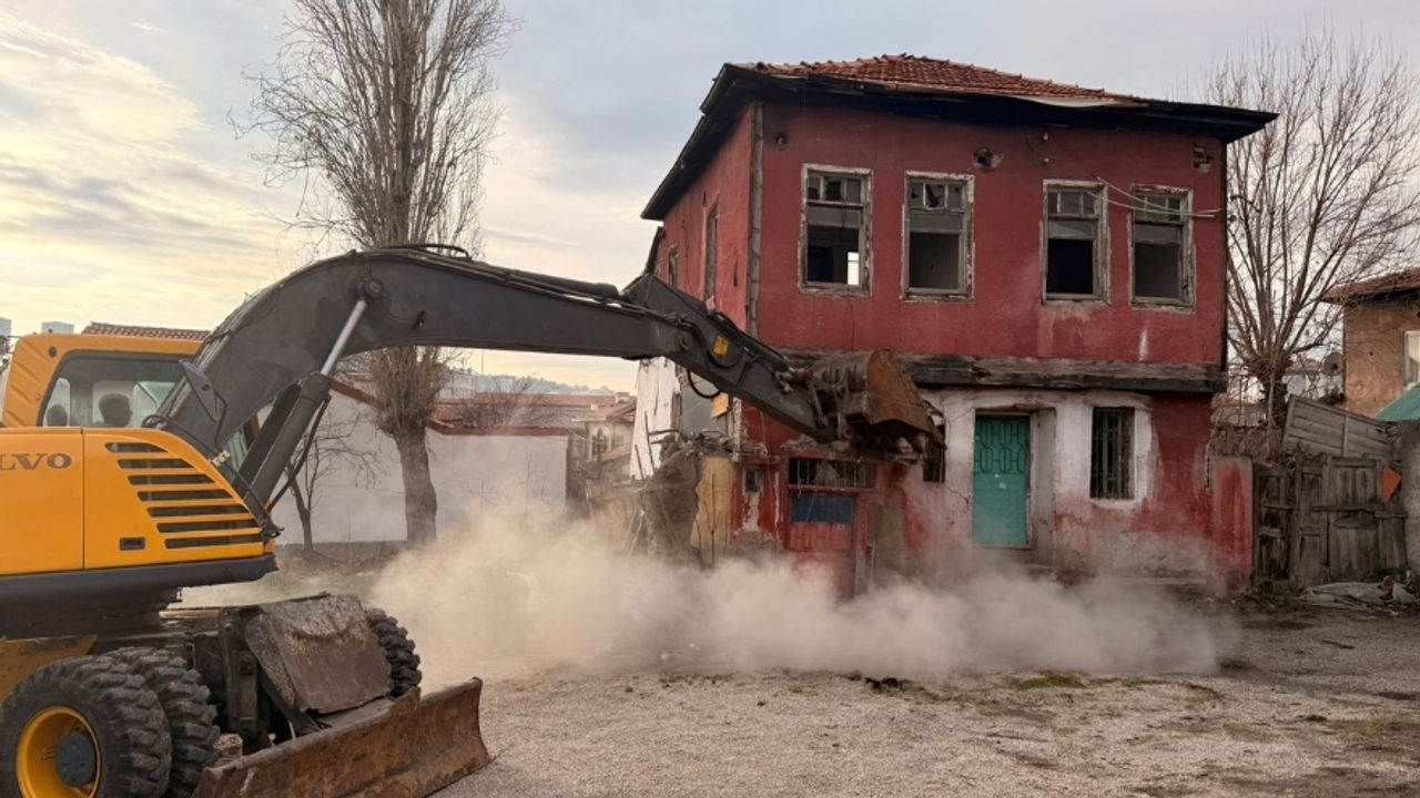 Altındağ’da Metruk Yapılar Yıkılıyor