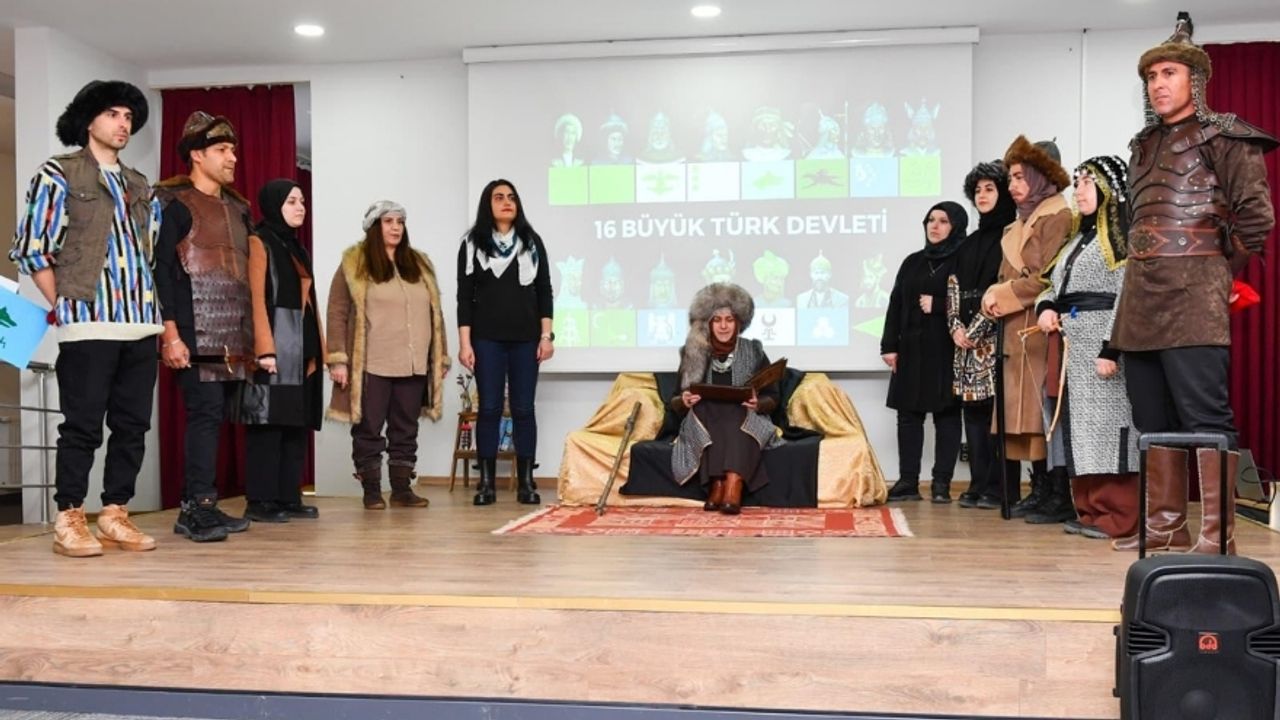 Altındağ'da Kursiyerler Tarihi Uygulamalı Öğreniyor