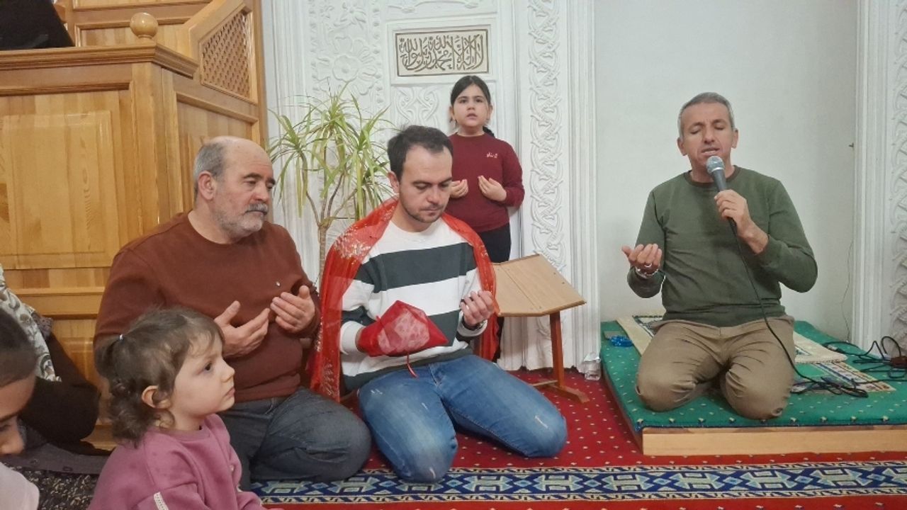 Beypazarı’nda Asker Kınası Tarihi Kurşunlu Camisi’nde Yakıldı