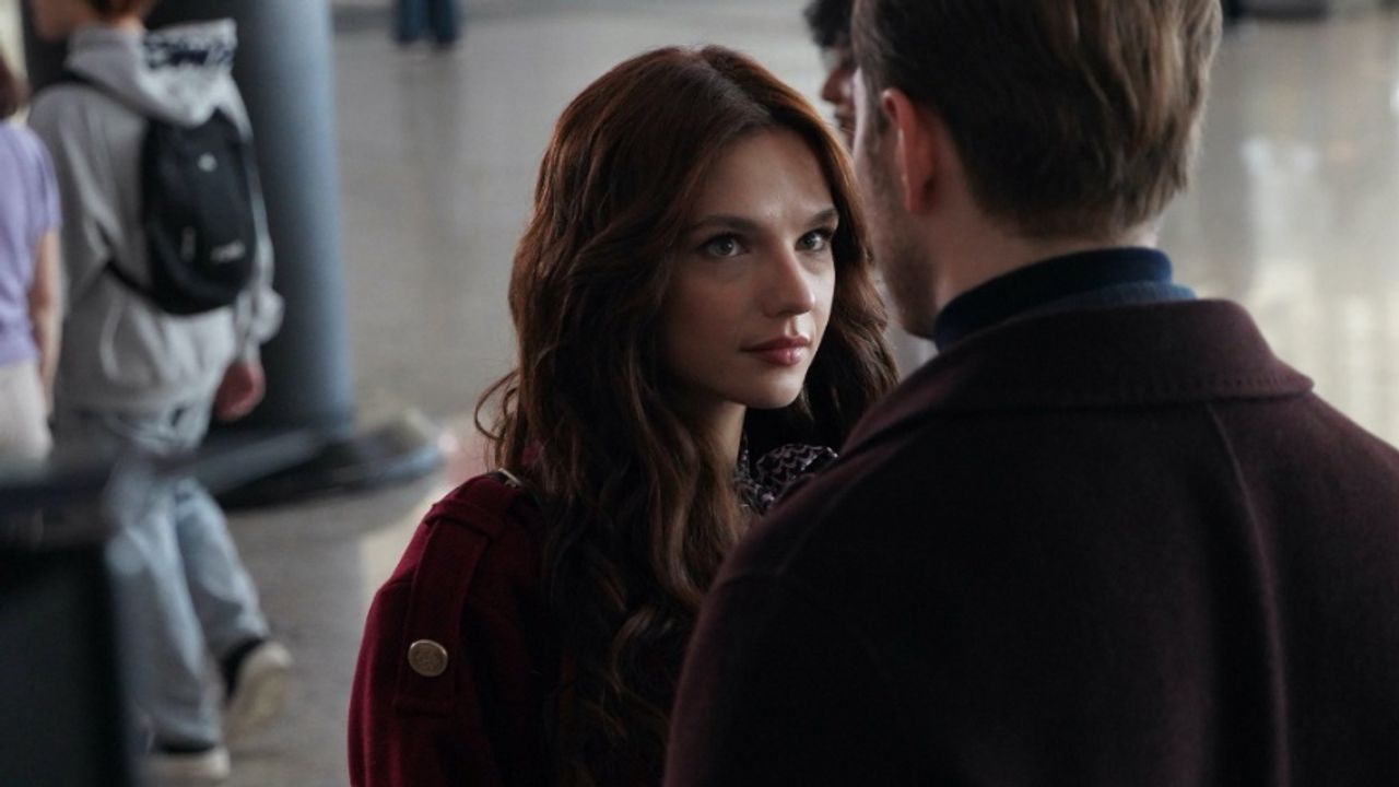 Rosa ve Ali’nin Hikayesi “Aynı Yağmur Altında” Başlıyor: İlk Bölümde Kaderi Değiştiren Karşılaşma