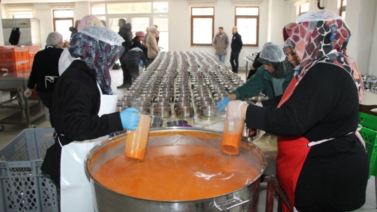 Beypazarı’nda Ramazan Boyunca 1200 Kişiye Sıcak Yemek Dağıtılıyor