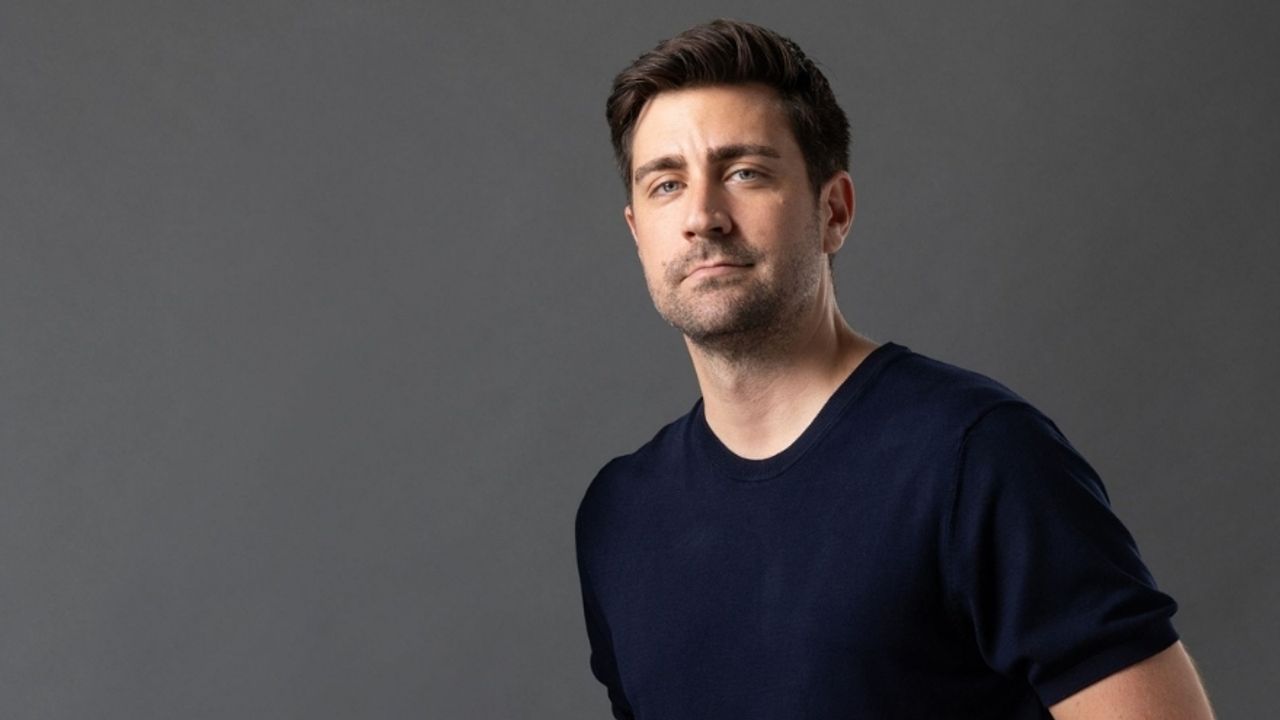 Çağlar Ertuğrul Yeni Dizisi Çirkin ile Ekranlara Dönüyor