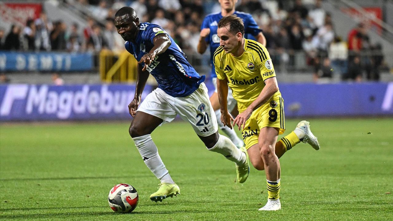 Fenerbahçe, Kasımpaşa'yı Yenip Zirveye Ortak Olmak İstiyor