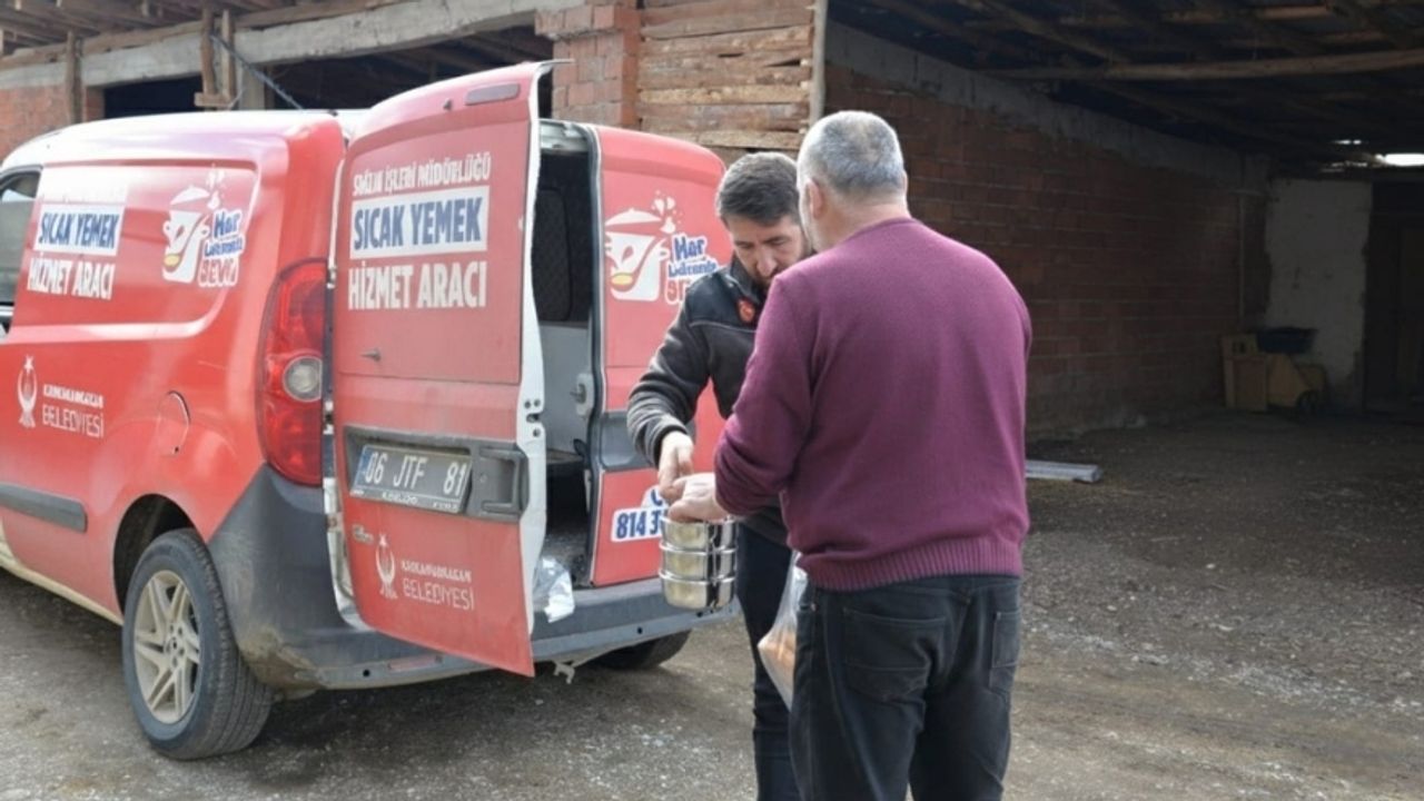 Kahramankazan'da Sıcak İftar Sofraları Her Eve Ulaşıyor