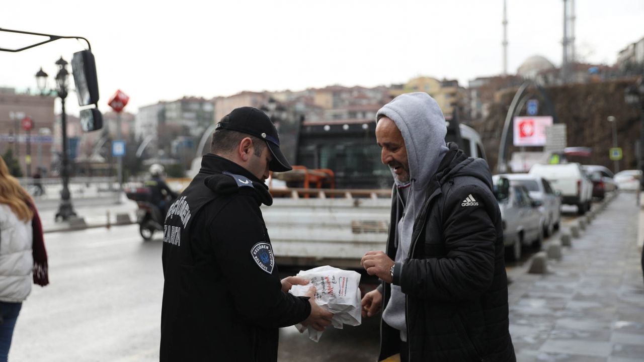 Keçiören’in Dört Bir Yanında Kandil Simidi Dağıtıldı