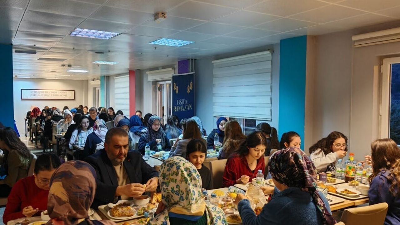 Kızılcahamam Belediye Başkanı Acar, Gençlerle İftarda Buluştu