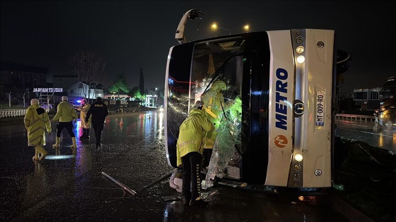 Ankara’dan Yola Çıkan Yolcu Otobüsü Samsun’da Devrildi: 7 Yaralı