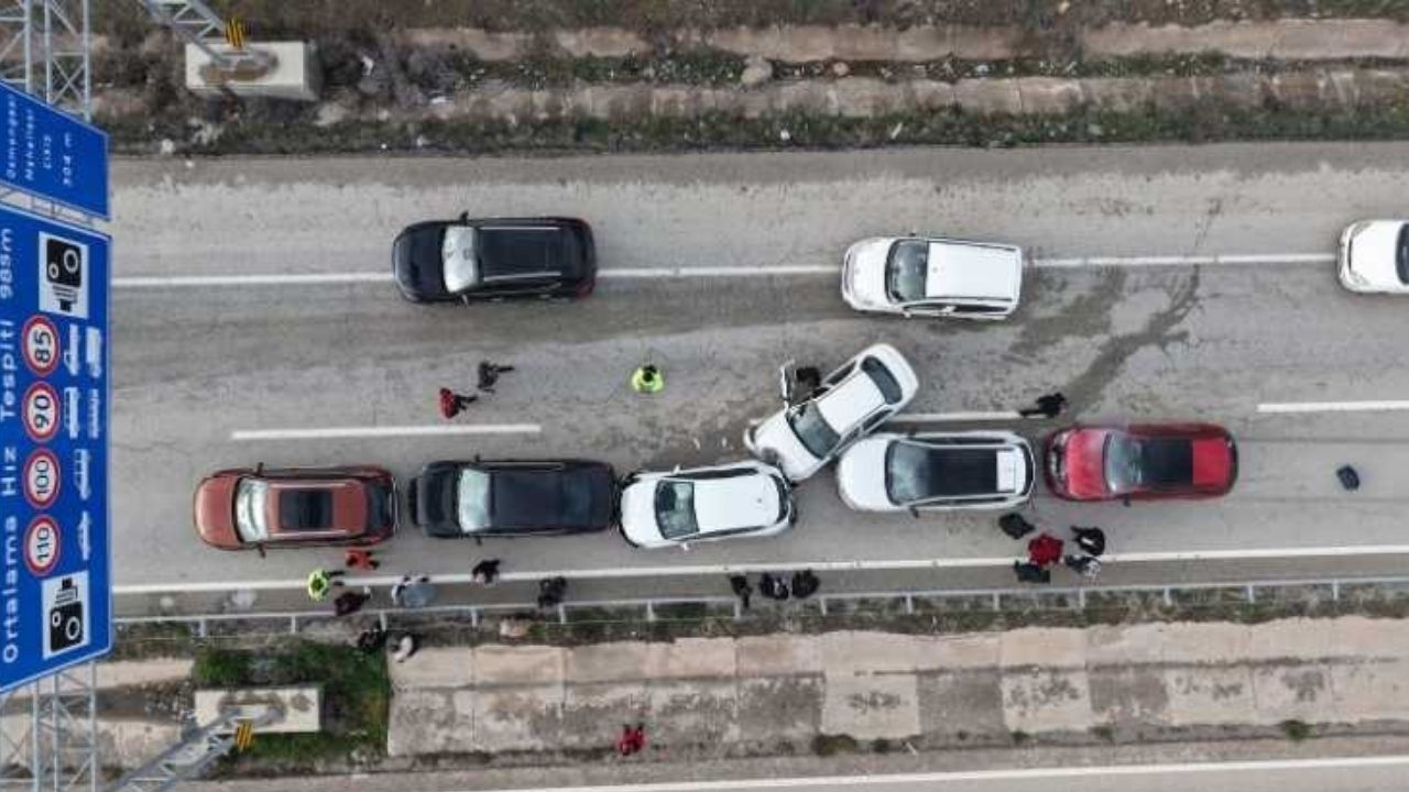 Kırıkkale’de 6 Araç Birbirine Girdi: Aynı Aileden 3 Kişi Yaralandı