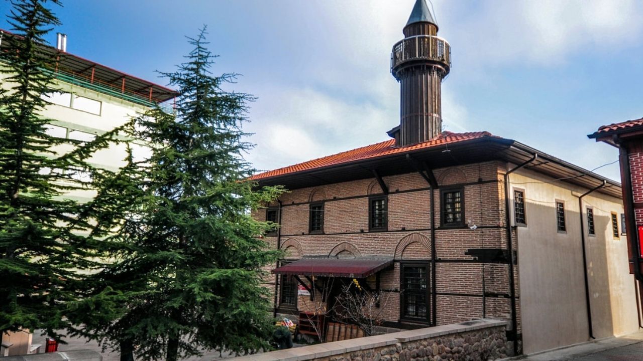 Altındağ’daki 300 Yıllık Tarihi Eser Ağaç Ayak Camii
