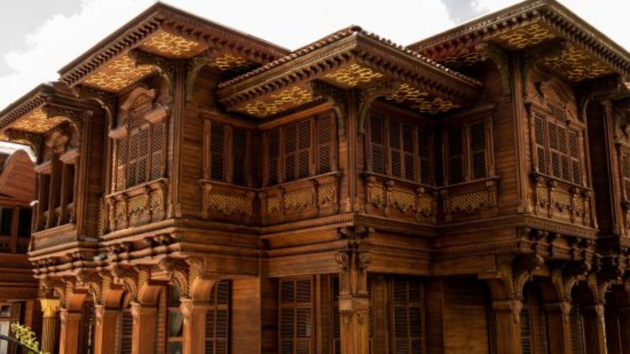 Altın Köşk Merik Konağı’nda Hacer-ül Esved Parçası Sergileniyor